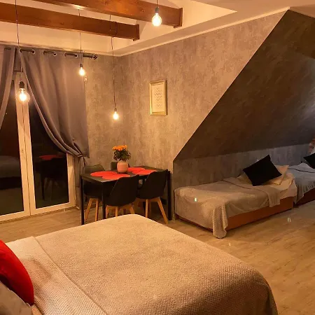 Δωμάτια σε οικογενειακή κατοικία Alicja *